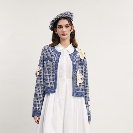 谜底短款针织开衫女2024春新款小香风花朵绣花格纹毛衫241MZ0311 商品图0