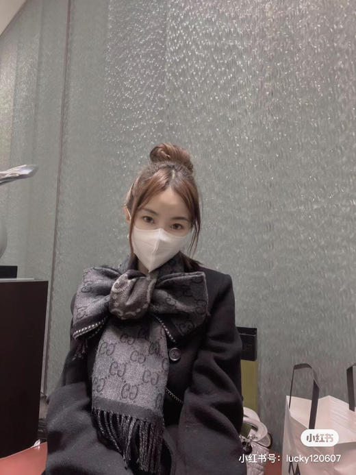 Gucci双面黑灰色围巾 商品图4