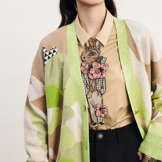 谜底中长款针织开衫女2024春季新款复古风V领单排扣毛衫241MZ0301 商品图3