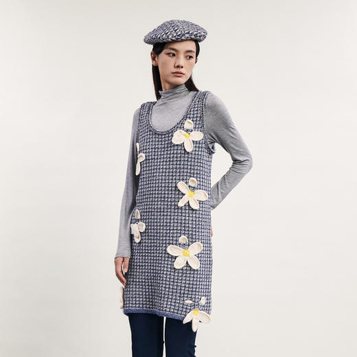 谜底针织连衣裙无袖2024春款复古文艺风花朵绣花直筒裙241MZ0312 商品图1