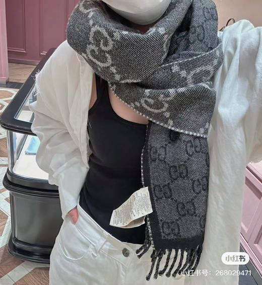 Gucci双面黑灰色围巾 商品图2