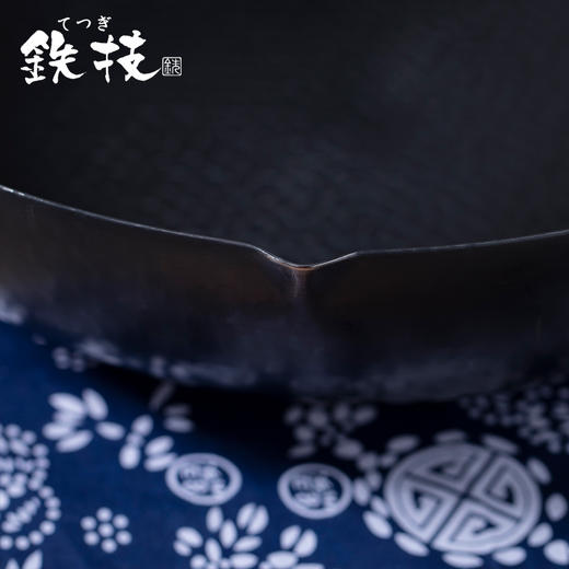 日本铁技铁双耳无涂层物理不粘饭店炒菜锅轻炒锅燃气灶煤气灶通用配木盖+木铲【需开锅】 商品图7