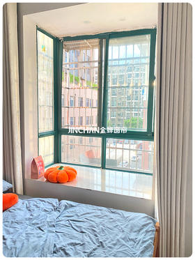 我在十平米的出租房收集日落…