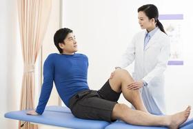  老寒腿、关节炎怎么办？艾灸这个特效穴就对了 