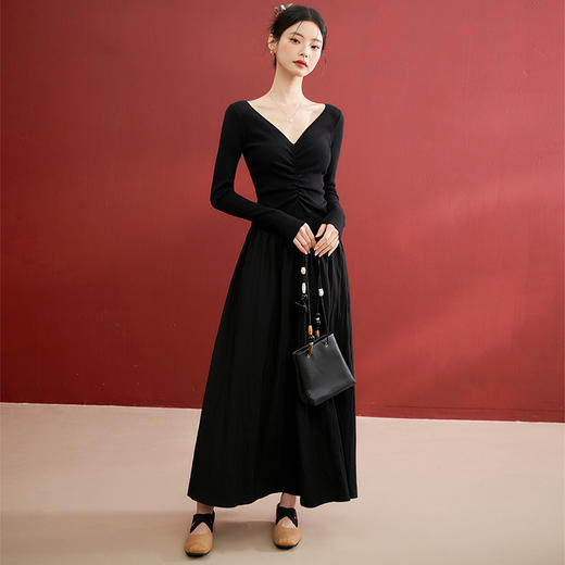 西遇赫本风黑色针织毛衣连衣裙新款小个子法式高级感长裙D0240013 商品图1