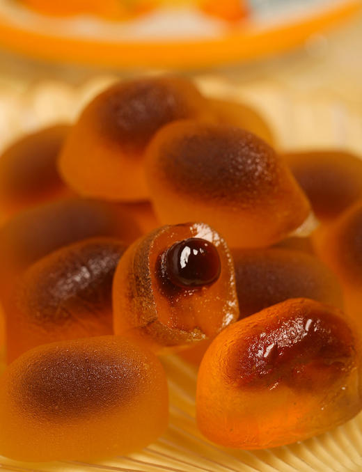 【零食特区爆浆梨膏软糖】25斤梨和枇杷才能熬出1罐爆浆梨膏软糖，纯正古法熬制，每一口都是浓缩精华  来几颗梨膏软糖下去会舒服很多 甜丝丝的口感小朋友老人都可以喝 商品图4