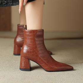 尖头粗跟高跟靴，显瘦女靴马丁靴HCY-3784