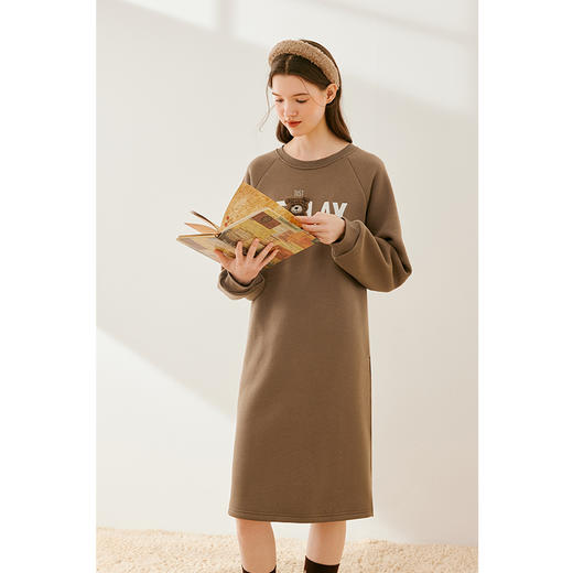 【严选】诗凡黎冬韩系卡通熊图案加绒连衣裙SEB490991 商品图1