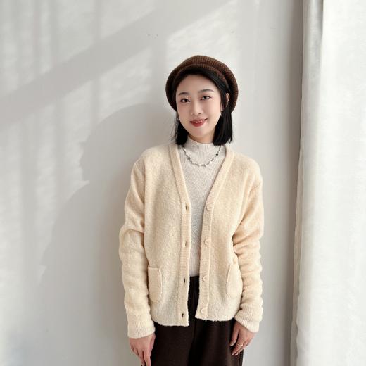 2023秋冬女装新系扣V领口袋百搭简约长袖针织衫 商品图11
