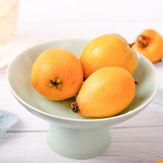 云南蒙自枇杷 酸甜可口   满口生津水润皮薄肉厚从上往下稍微带一点点力完整刮一圈下来，轻轻一撕，毫不费力，随便吃个十个八个停不下来💖 商品图4