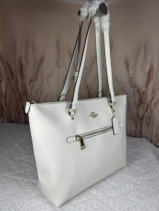 秋冬特惠💰490 蔻驰 C家79608上身效果超级棒 女士pvc单肩休闲潮流女包托特包 商品图2