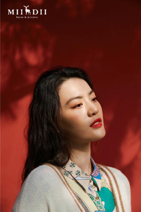 欣然面对生活的巨浪，也坦然期许未知的前方