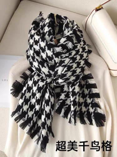 千鸟羊绒围巾 商品图3