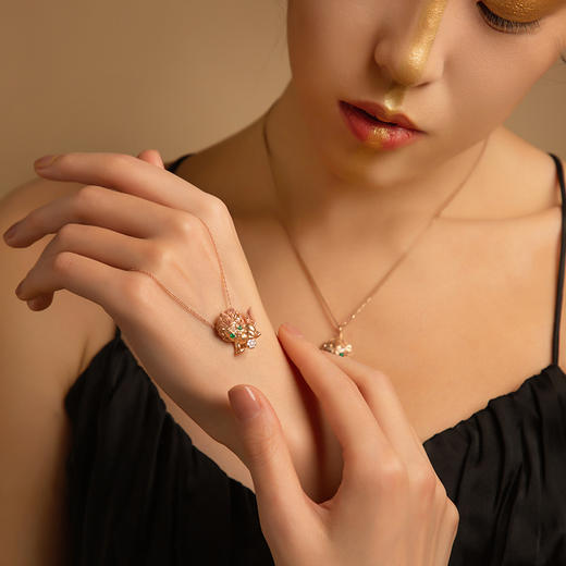 [醒狮系列] 18K玫瑰金镶嵌钻石祖母绿项链#醒醒 商品图3