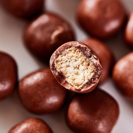 麦维他巧粒脆脆芯巧克力球礼盒296g/045402 巧克力包裹酥脆饼芯 商品图1