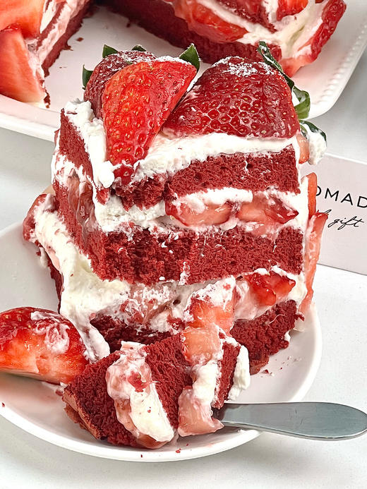 草莓红丝绒 这一定是你吃过神好吃的红丝绒 欢迎提前预定，当日订单或加急请拍下备注，我们会与您联系 商品图2