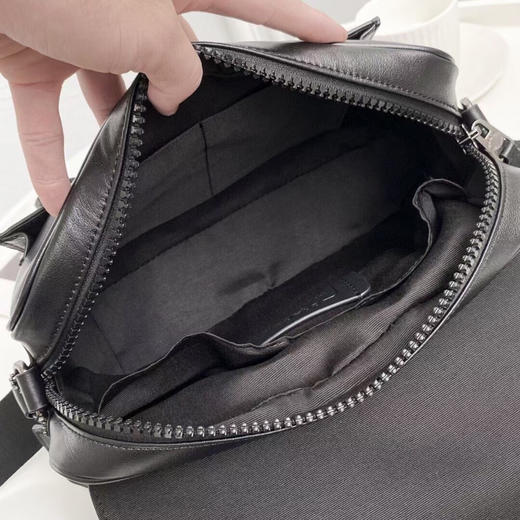 秋冬特惠💰620 蔻驰新款C家 男包经典标志TRACK斜挎包包 2715全黑。2725蓝拼棕色 C3747/C字料拼黑皮 C4141黑红拼。C4021白拼尺寸27*17*6cm 商品图7