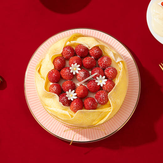 【「莓」满藏不住】轻盈的千层饼皮包裹着娇嫩红透红颜草莓，如盛开的鲜莓之花（哈尔滨幸福西饼） 商品图1
