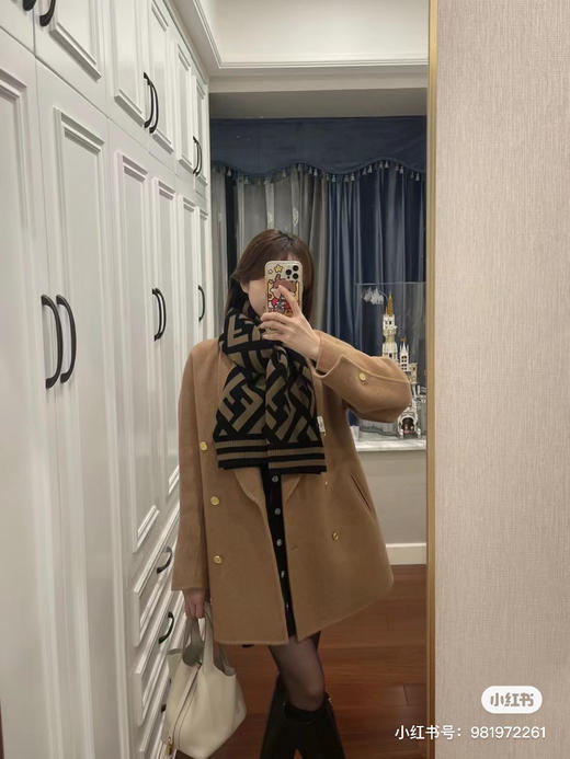 Fendi经典围巾螺纹款 商品图2