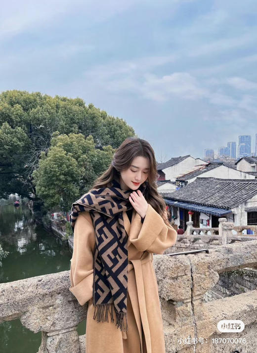 Fendi老花流苏围巾 商品图4