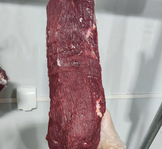 周六配送！清真鲜牛里脊！肉质细腻，精修无浪费，基本纯瘦，炒菜最佳，煎牛排口感不错，吃馅，火锅切薄片，优点瘦，偏嫩，牛肉香味足。一份2斤 商品图0