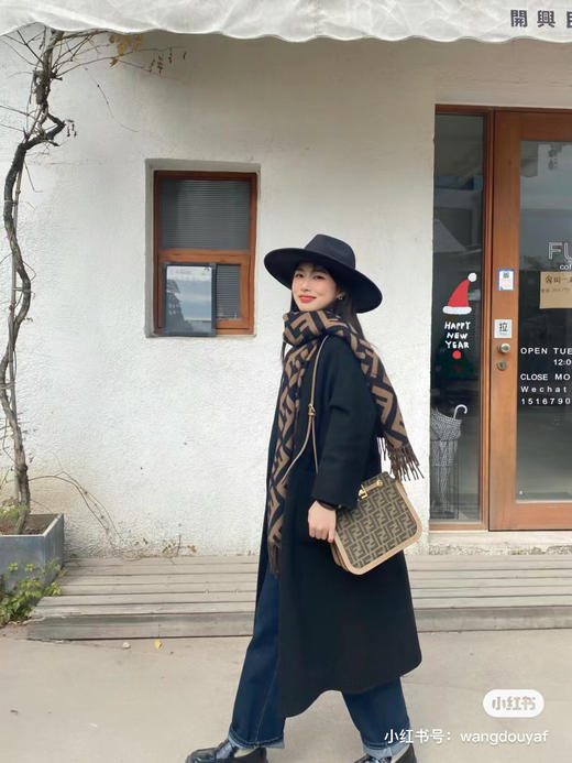 Fendi老花流苏围巾 商品图3