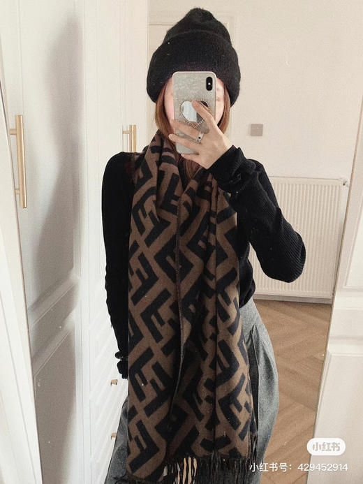 Fendi老花流苏围巾 商品图1