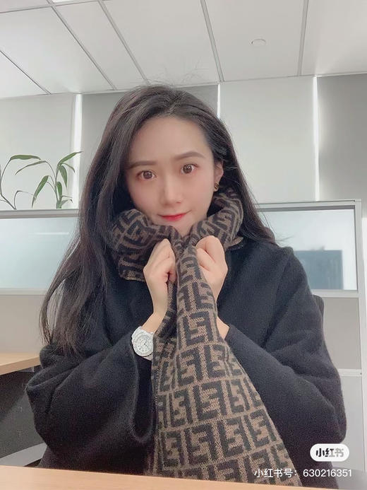 Fendi小logo围巾 商品图3