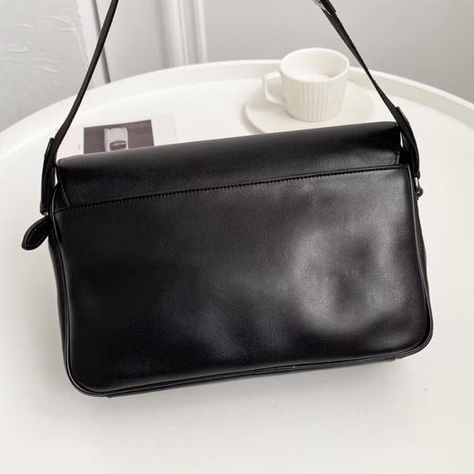 秋冬特惠💰620 蔻驰新款C家 男包经典标志TRACK斜挎包包 2715全黑。2725蓝拼棕色 C3747/C字料拼黑皮 C4141黑红拼。C4021白拼尺寸27*17*6cm 商品图2