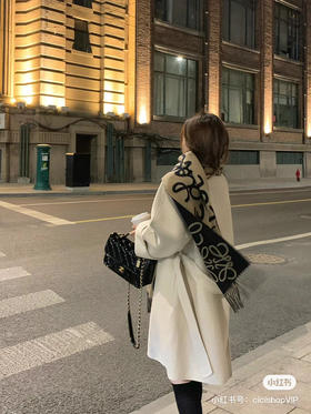 Loewe涂鸦围巾