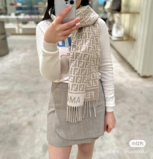 Fendi新款围巾-奶茶色 商品图2