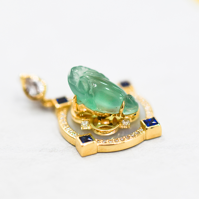 金蟾滚滚翡翠金蟾吊坠【仅现货】
