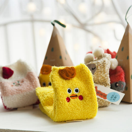 双12抢先购！【可爱卡通设计！柔软舒适】儿童成人立体卡通刺绣珊瑚绒地板袜，可爱圣诞半边绒袜子儿童盒装袜，多种颜色选择，个性十足，时尚美丽一触即发lm 商品图1