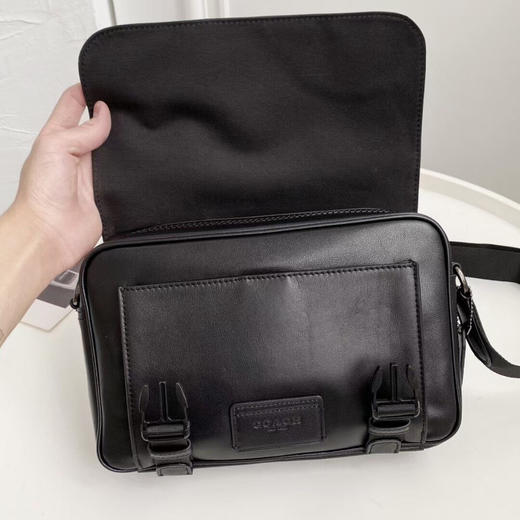 秋冬特惠💰620 蔻驰新款C家 男包经典标志TRACK斜挎包包 2715全黑。2725蓝拼棕色 C3747/C字料拼黑皮 C4141黑红拼。C4021白拼尺寸27*17*6cm 商品图6