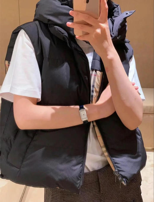 B家经典四格绗缝羽绒马甲 正反两面可穿 蓬度600+ 高品质鹅绒填充 商品图4