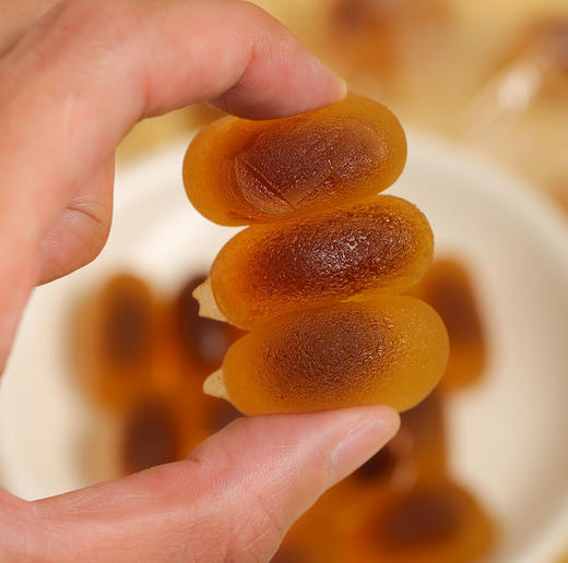 【零食特区爆浆梨膏软糖】25斤梨和枇杷才能熬出1罐爆浆梨膏软糖，纯正古法熬制，每一口都是浓缩精华  来几颗梨膏软糖下去会舒服很多 甜丝丝的口感小朋友老人都可以喝 商品图3