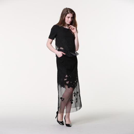 【伯妮斯茵】161T202--黑色T恤--长着向日葵的蔬菜园--《生命之美-梵高的花园》 商品图3