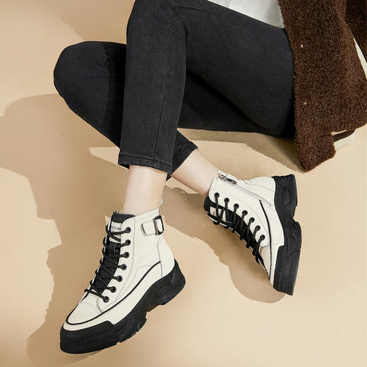 西遇白色马丁靴女新款秋冬休闲运动复古户外工装靴厚底短靴子V0034169 商品图2