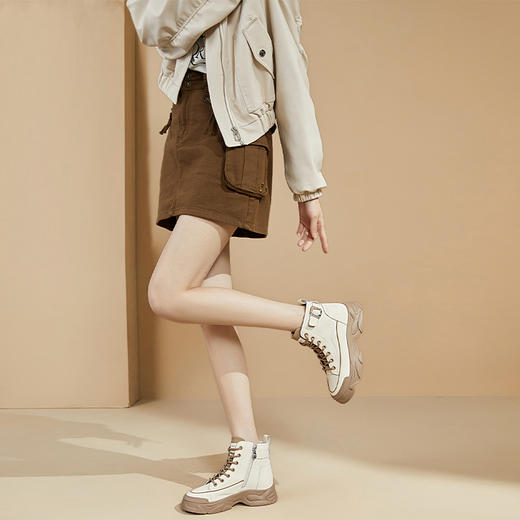 西遇白色马丁靴女新款秋冬休闲运动复古户外工装靴厚底短靴子V0034169 商品图3