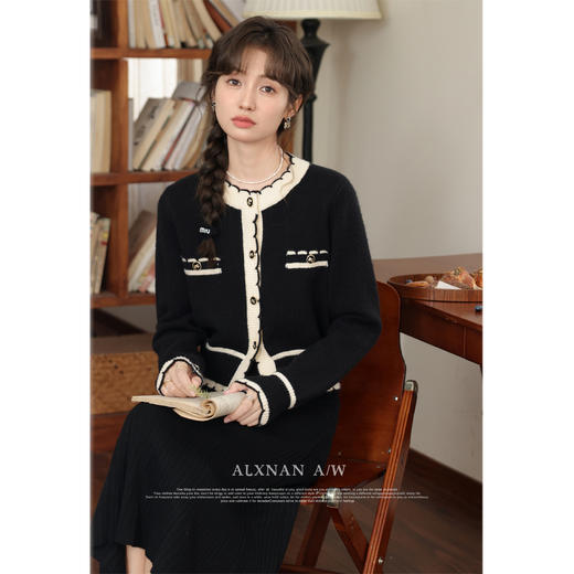 鹿向南《榛果黑巧》法式气质毛衣半身裙LXN329113BQ 商品图2