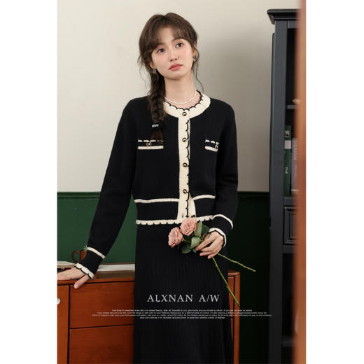 鹿向南《榛果黑巧》法式气质毛衣半身裙LXN329113BQ 商品图0