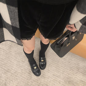 金蘑菇菇 丝绒小短裤 大衣外套好搭档 / 自带氛围感