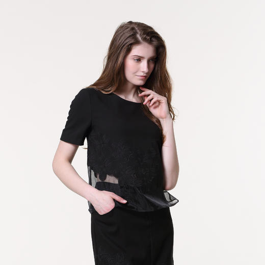 【伯妮斯茵】161T202--黑色T恤--长着向日葵的蔬菜园--《生命之美-梵高的花园》 商品图0