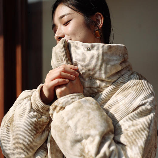 绽放984朵/2023冬新款文艺复古花色扎染晕染大立领防风加厚羽绒服 商品图0