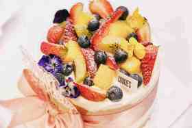 裸蛋糕 戚风蛋糕加新鲜水果 原味/巧克力蛋糕胚可选，请备注 欢迎提前预定，当日订单或加急请拍下备注，我们会与您联系