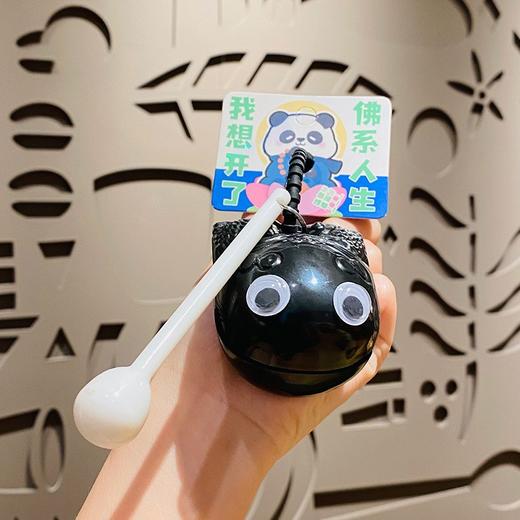 双12抢先购！【姿态呆萌！触动你的萌生活】网红解压功德敲小木鱼钥匙扣，情绪稳定摆件玩具包包挂件小礼品，可爱造型 精工细作，木鱼一敲 烦恼全消-QQ 商品图5