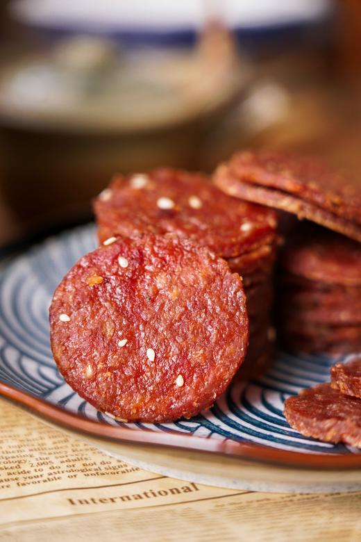 肉感Plus的宅家小零食【潮汕炭烤猪肉脯】诱惑甜香蜜汁味 微辣辛香黑椒味 浓郁入味 新鲜土猪后腿肉 鲜嫩不油腻 二次高温隧道烤熟 肉香销魂 商品图6