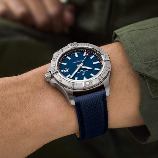百年灵 Breitling 复仇者自动机械腕表 A17328101C1X1 商品图4