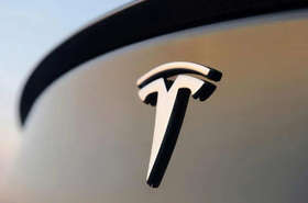 为何突然加速？对于“连撞11车”事件，特斯拉回应了多个问题