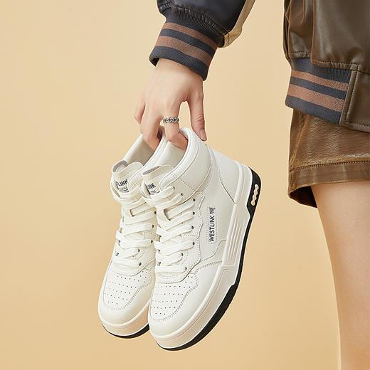 西遇高帮板鞋女新款秋季美式复古黑白休闲运动鞋厚底小白鞋D1933966 商品图1